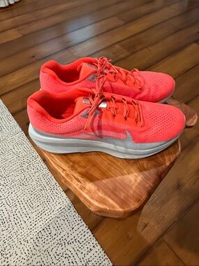 Nike Coral/Orange Running Sneakers